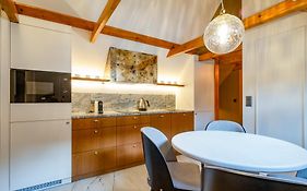 Mr 3 Apartments